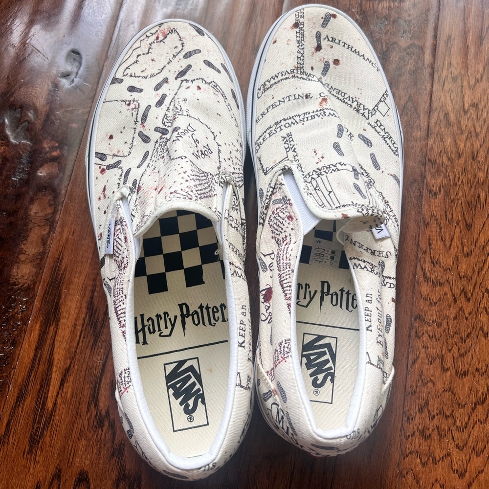 Vans men’s Sneakers with Magical Map Print - Cream and Red